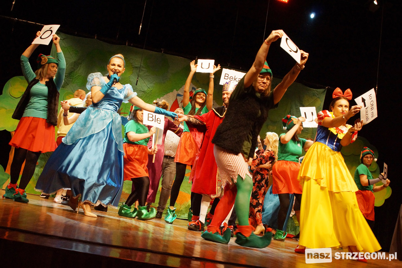 Rodzice i nauczyciele wystawili komedię, by wesprzeć Edytę Woźniak [FOTO] 